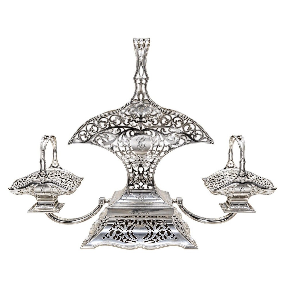 Beautiful Reed & Barton Heppelwhite Sterling Silver Centerpiece Epergne 3 Basket